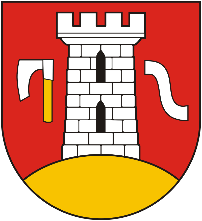 Herb gminy Nawojowa - Czerwona tarcza, na złotym wzgórzu srebrna wieża z bloków zwieńczona u góry blankami, z lewej strony wieży srebrny topór, z prawej strony srebrna krzywaśń. 