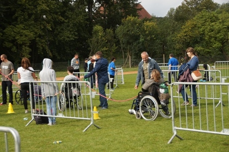 Fotografia z 7 Olimpiady Osób Niepełnosprawnych - rywalizacja sportowa