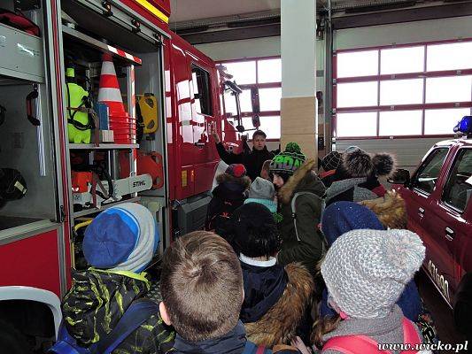Grafika #0: Uczniowie szkół z terenu Gminy Wicko odwiedzili Komendę Powiatową Państwowej Straży Pożarnej w Lęborku