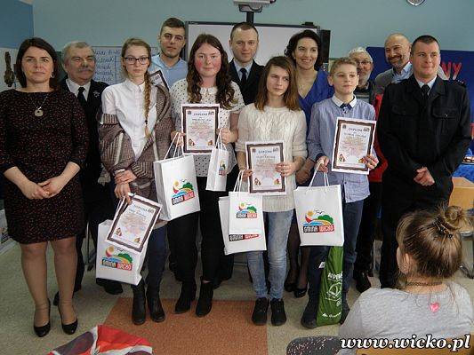 Grafika #10: W Szkole Podstawowej w Szczenurzy odbyły się eliminacje szczebla gminnego XL Ogólnopolskiego Turnieju Wiedzy Pożarniczej.