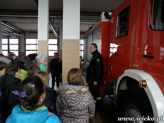 Grafika #5: Wizyta młodzieży z placówek oświatowych Gminy Wicko w Komendzie Powiatowej Państwowej Straży Pożarnej w Lęborku.